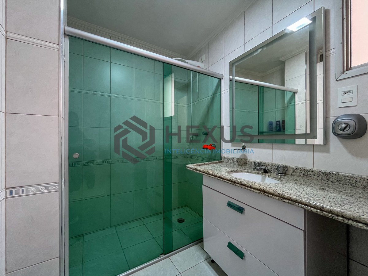 Foto 28 de Apartamento reformado na quadra-mar da Praia das Pitangueiras, Guarujá
