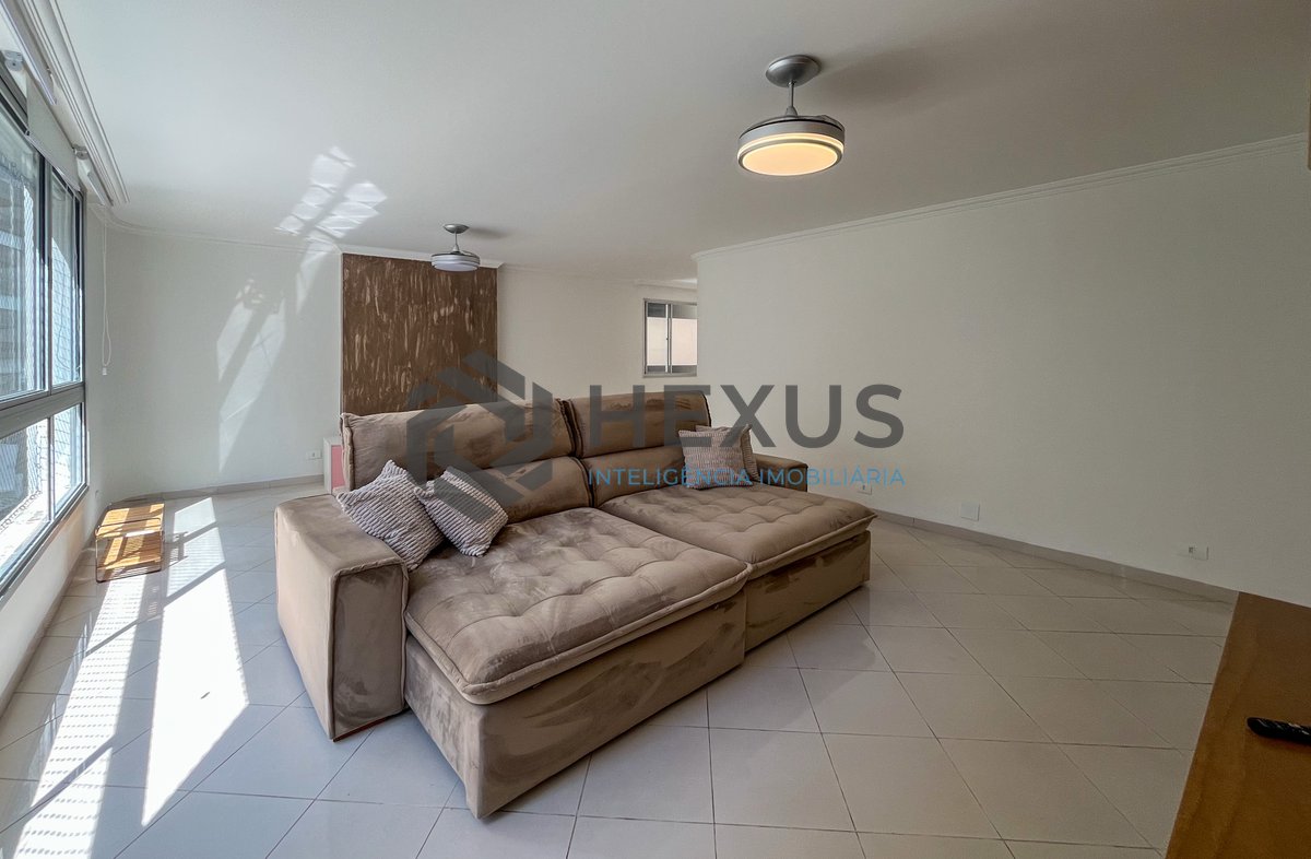 Foto 4 de Apartamento reformado na quadra-mar da Praia das Pitangueiras, Guarujá