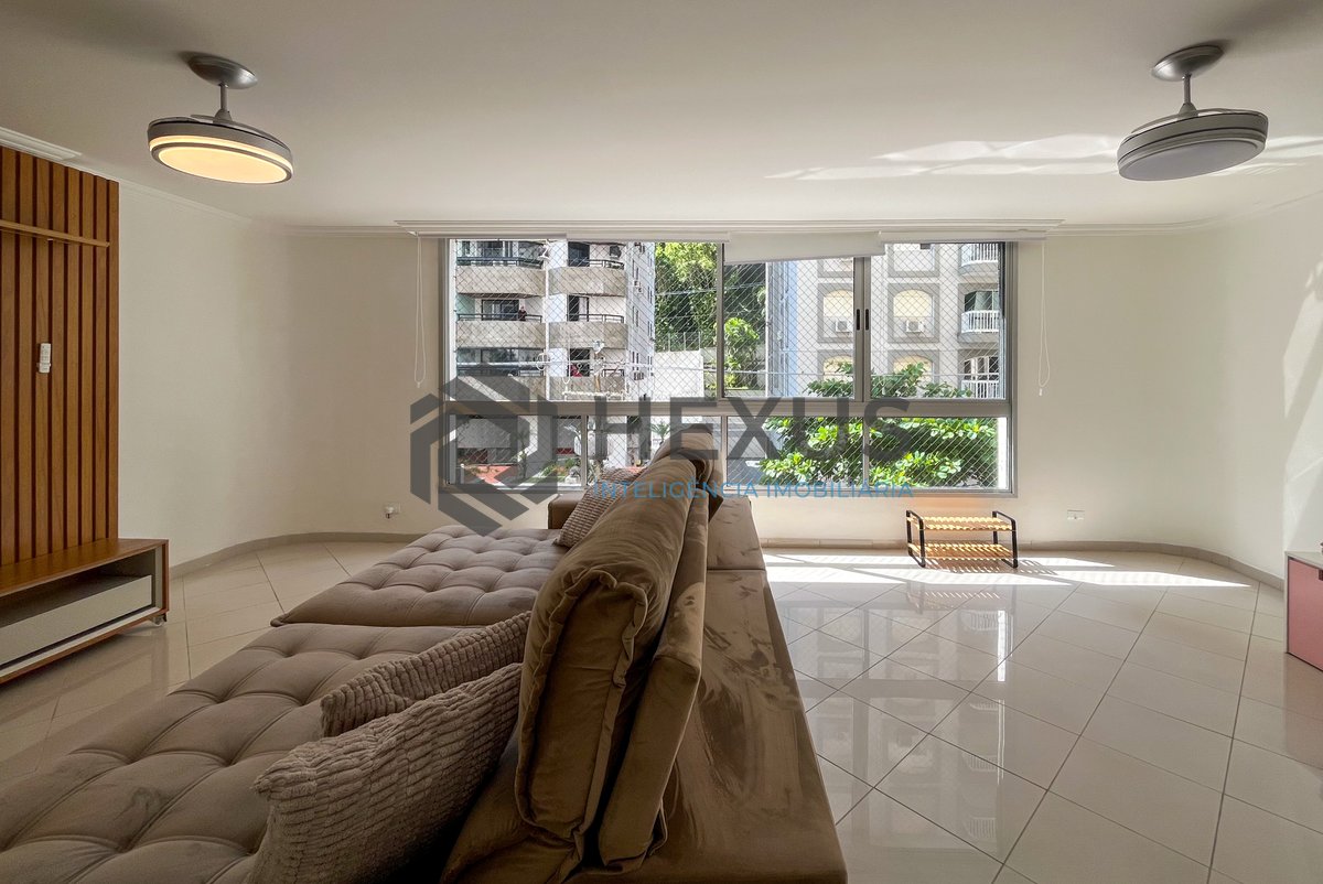 Foto 6 de Apartamento reformado na quadra-mar da Praia das Pitangueiras, Guarujá