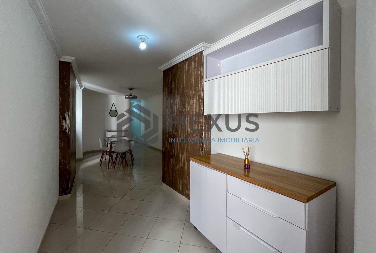 Foto 7 de Apartamento reformado na quadra-mar da Praia das Pitangueiras, Guarujá