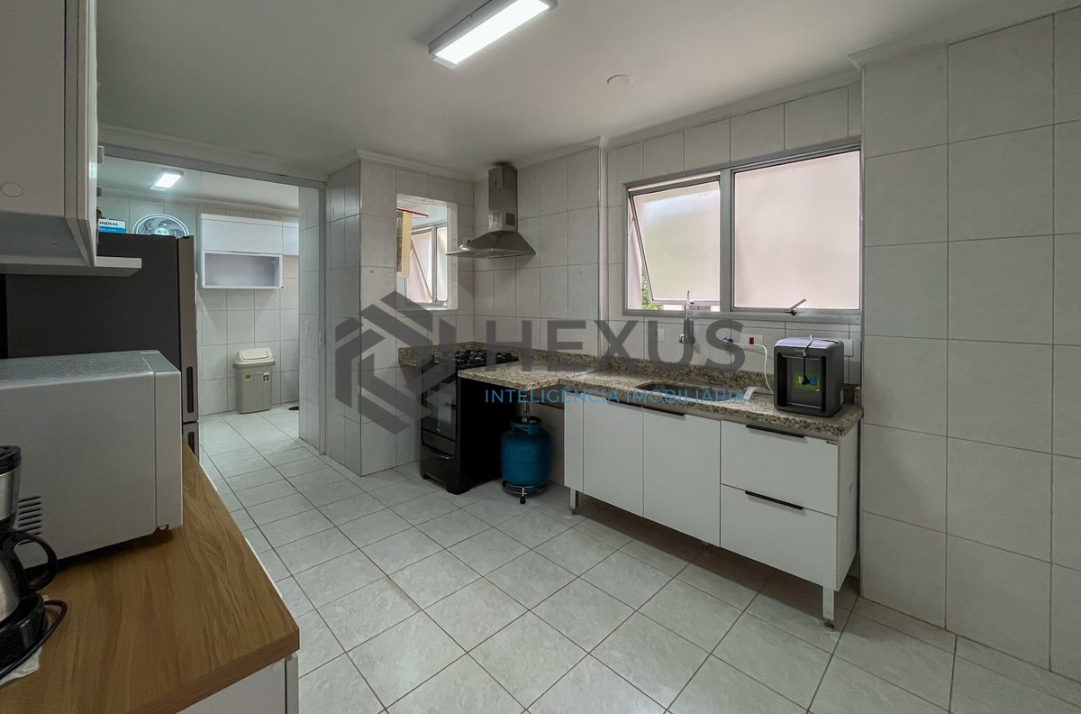 Foto 10 de Apartamento reformado na quadra-mar da Praia das Pitangueiras, Guarujá