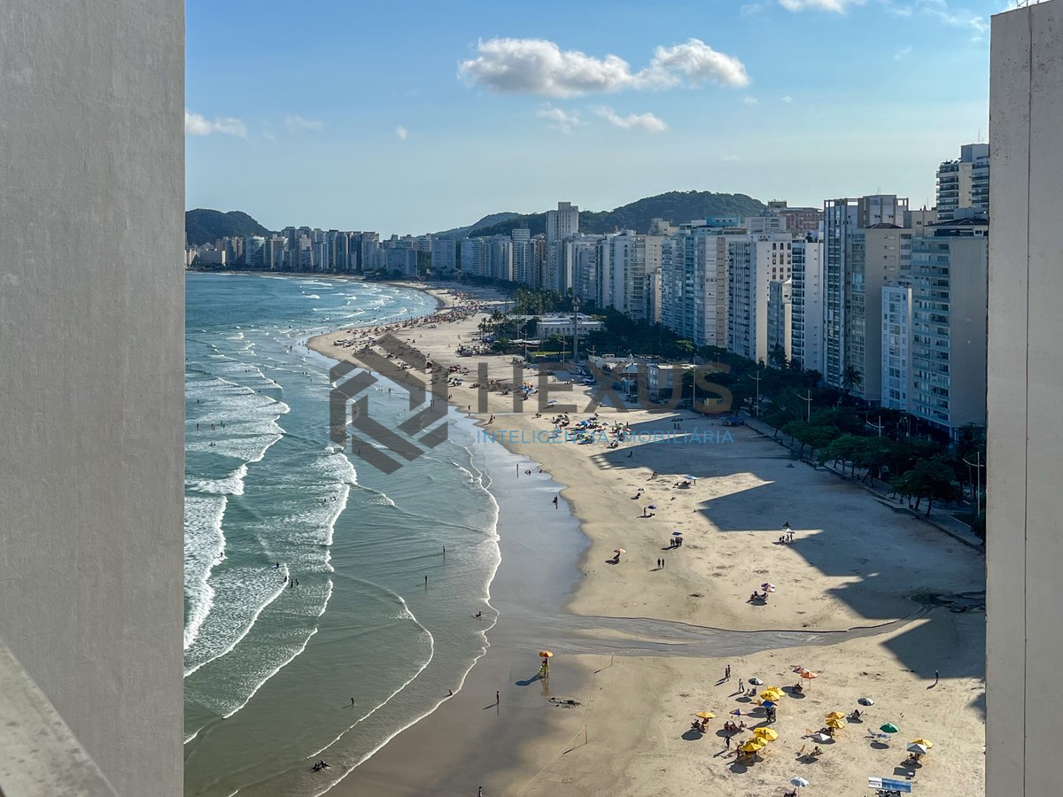 Foto 11 de Apartamento reformado com varanda vista mar e lazer na beira mar da Praia das Pitangueiras, Guarujá