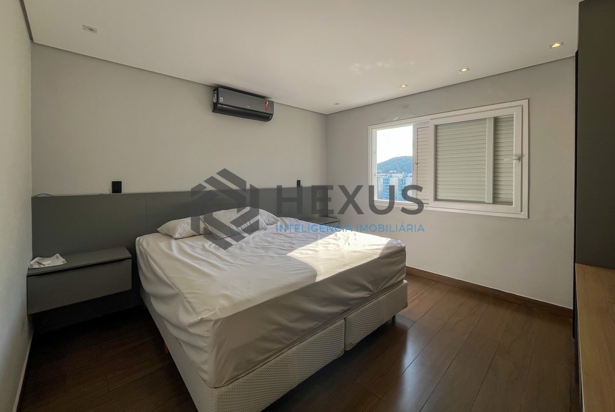 Foto 25 de Apartamento reformado com varanda vista mar e lazer na beira mar da Praia das Pitangueiras, Guarujá