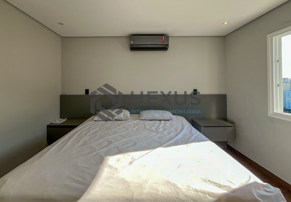 Foto 26 de Apartamento reformado com varanda vista mar e lazer na beira mar da Praia das Pitangueiras, Guarujá