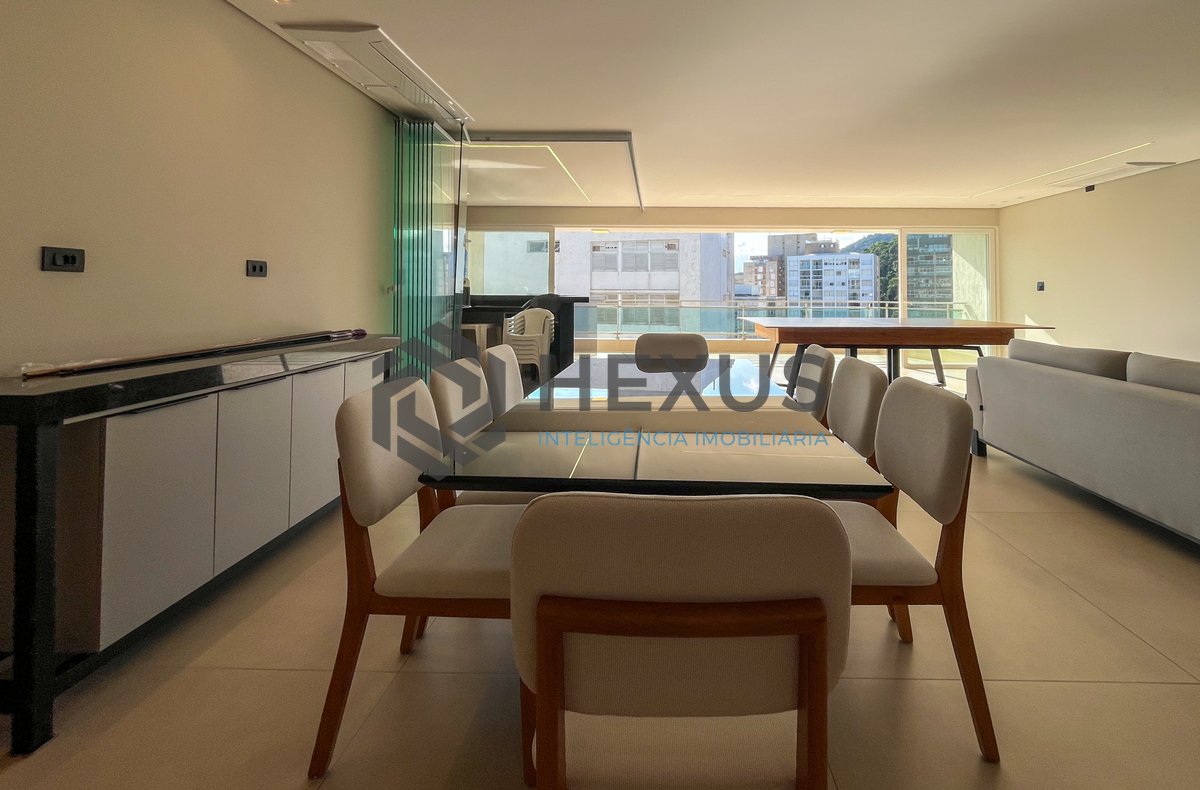 Foto 6 de Apartamento reformado com varanda vista mar e lazer na beira mar da Praia das Pitangueiras, Guarujá