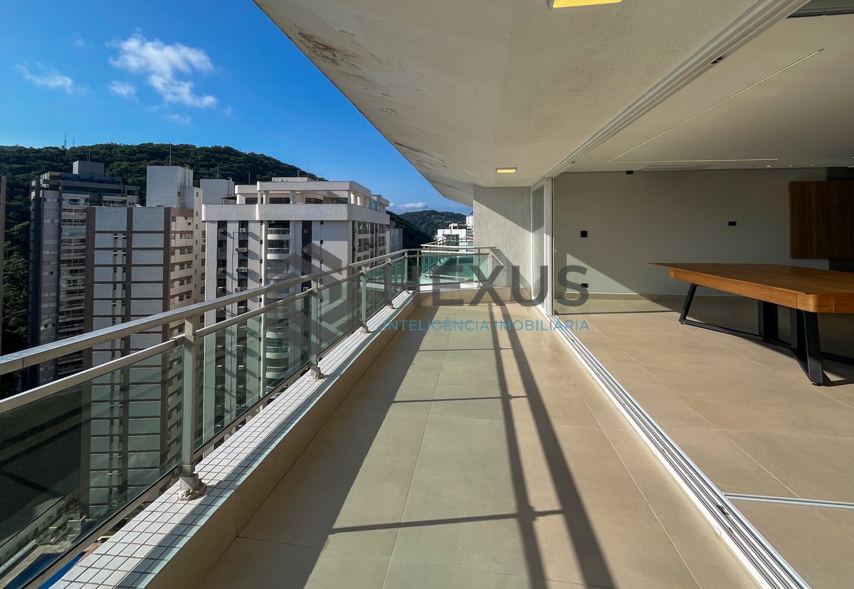 Foto 10 de Apartamento reformado com varanda vista mar e lazer na beira mar da Praia das Pitangueiras, Guarujá