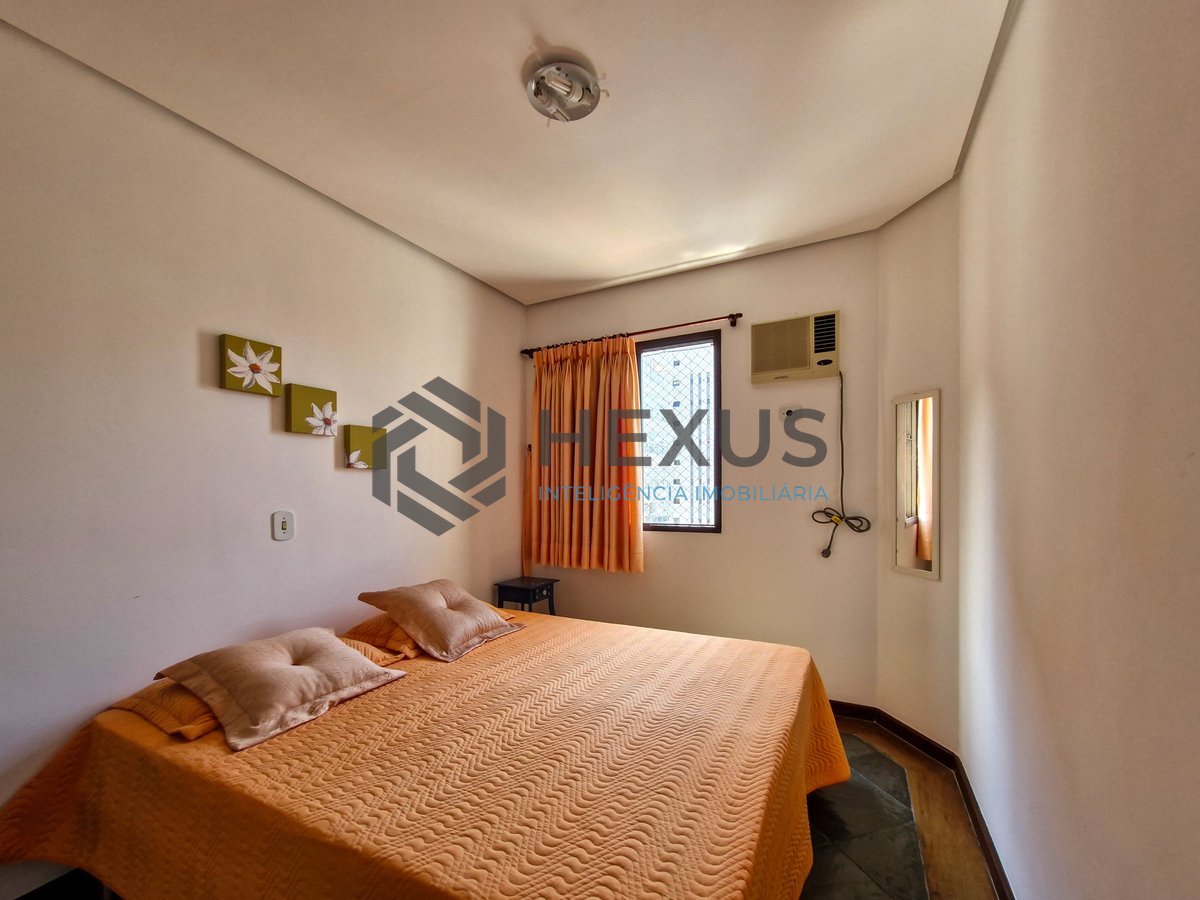 Foto 12 de Apartamento com varanda a 250m da praia nas Pitangueiras, Guarujá