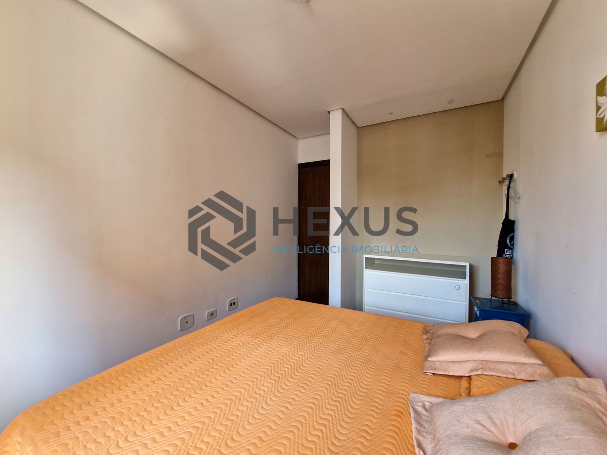 Foto 15 de Apartamento com varanda a 250m da praia nas Pitangueiras, Guarujá