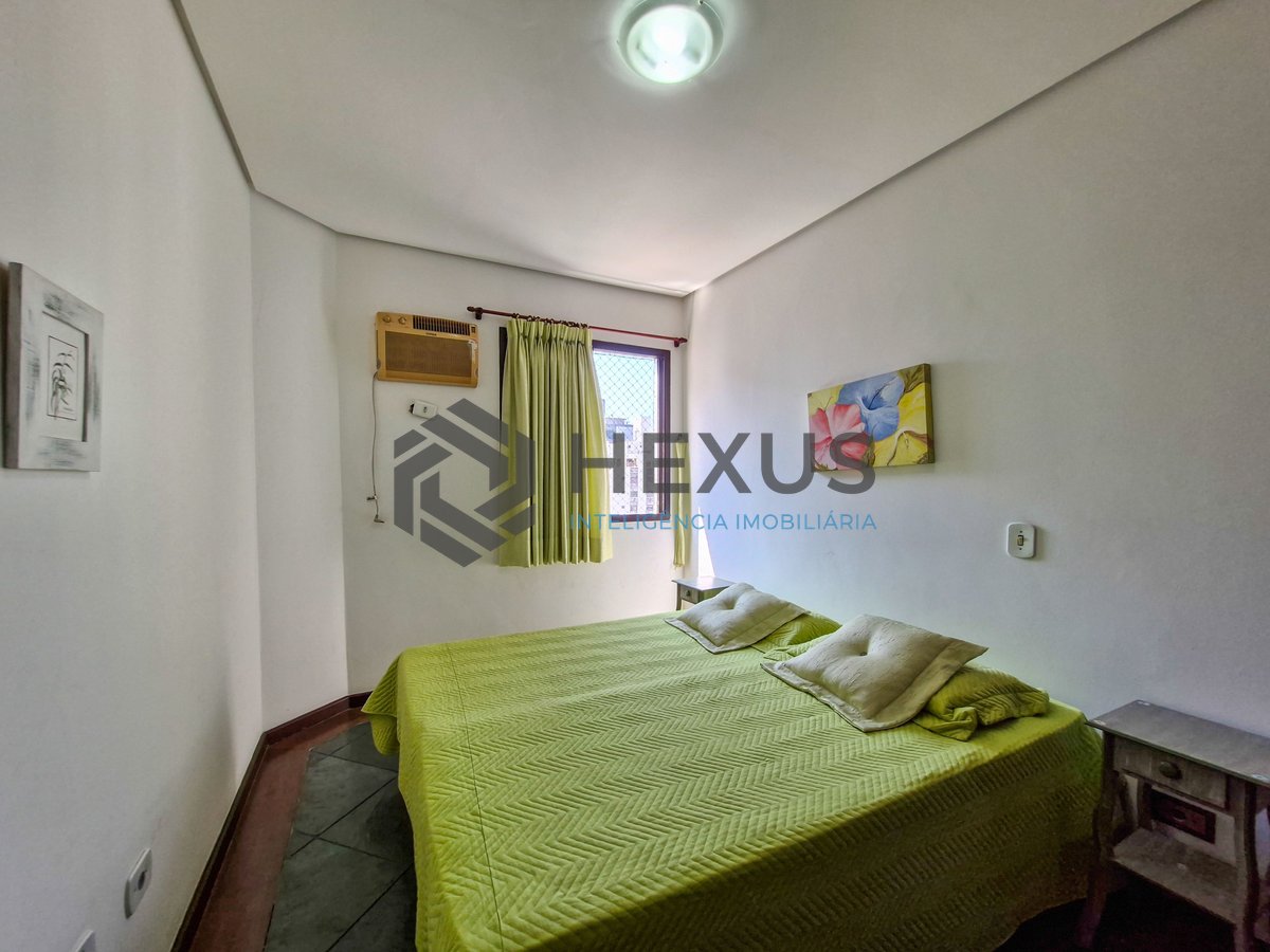 Foto 18 de Apartamento com varanda a 250m da praia nas Pitangueiras, Guarujá
