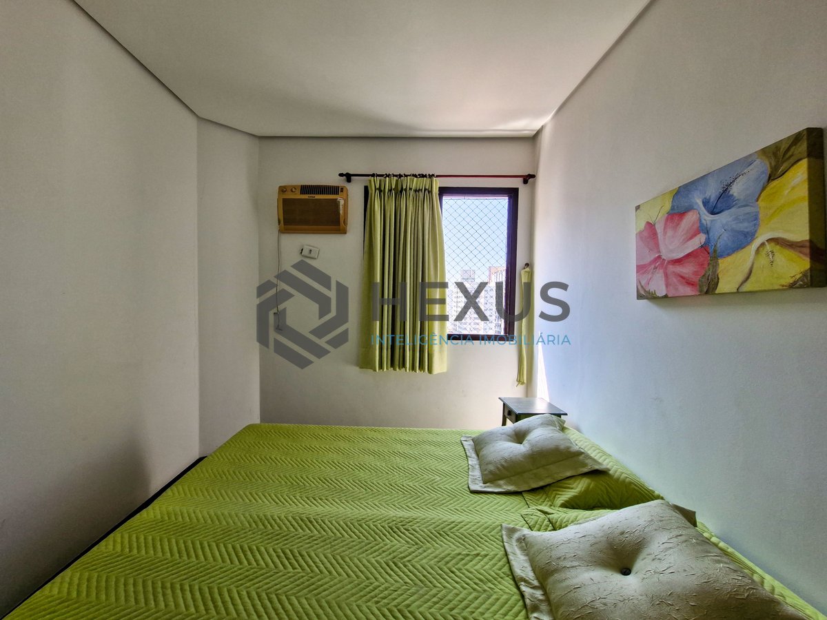 Foto 19 de Apartamento com varanda a 250m da praia nas Pitangueiras, Guarujá