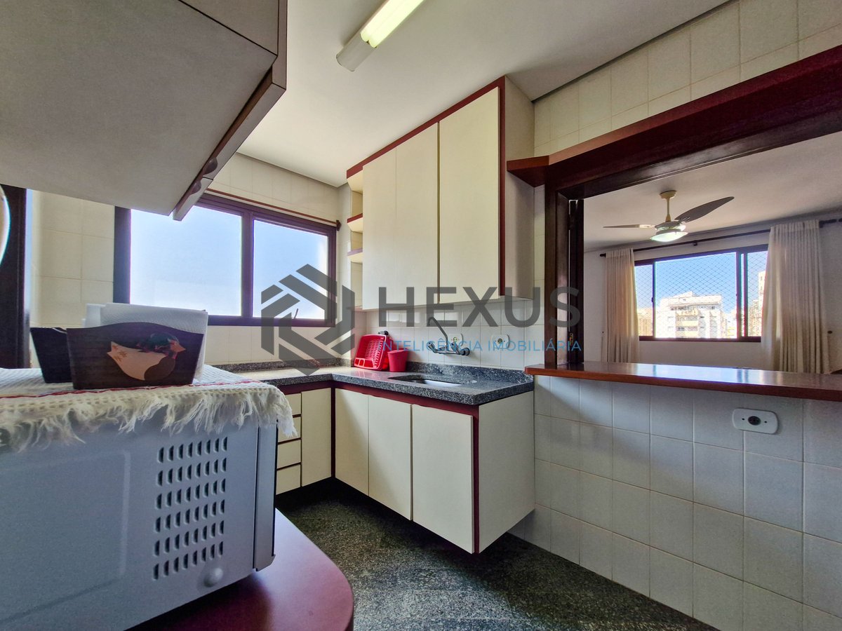 Foto 26 de Apartamento com varanda a 250m da praia nas Pitangueiras, Guarujá
