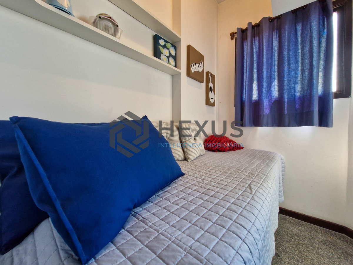 Foto 29 de Apartamento com varanda a 250m da praia nas Pitangueiras, Guarujá