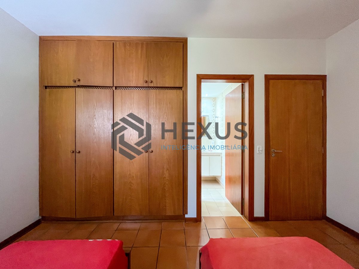 Foto 13 de Apartamento com varanda e lazer na beira mar da praia nas Pitangueiras, Guarujá