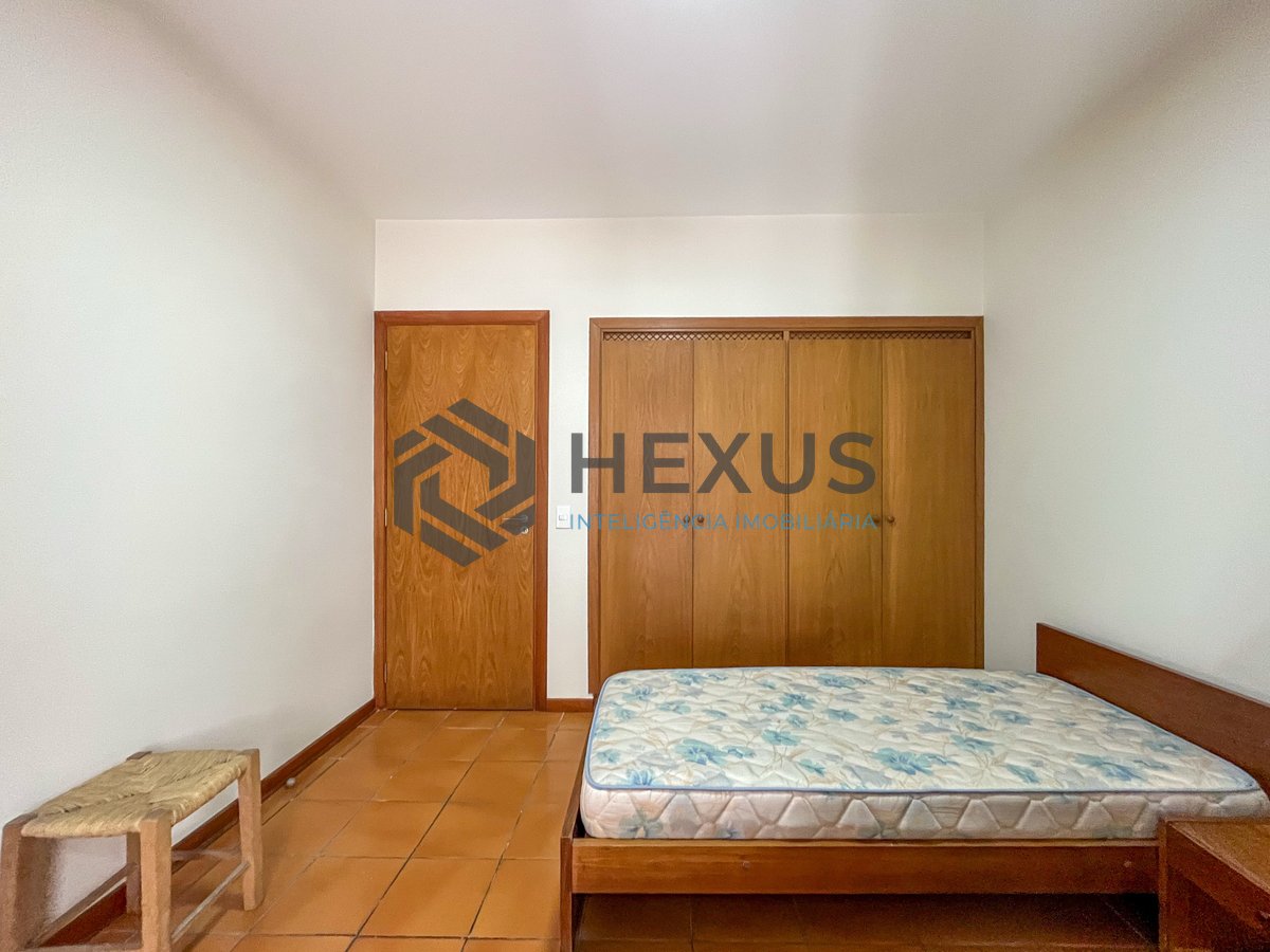Foto 18 de Apartamento com varanda e lazer na beira mar da praia nas Pitangueiras, Guarujá