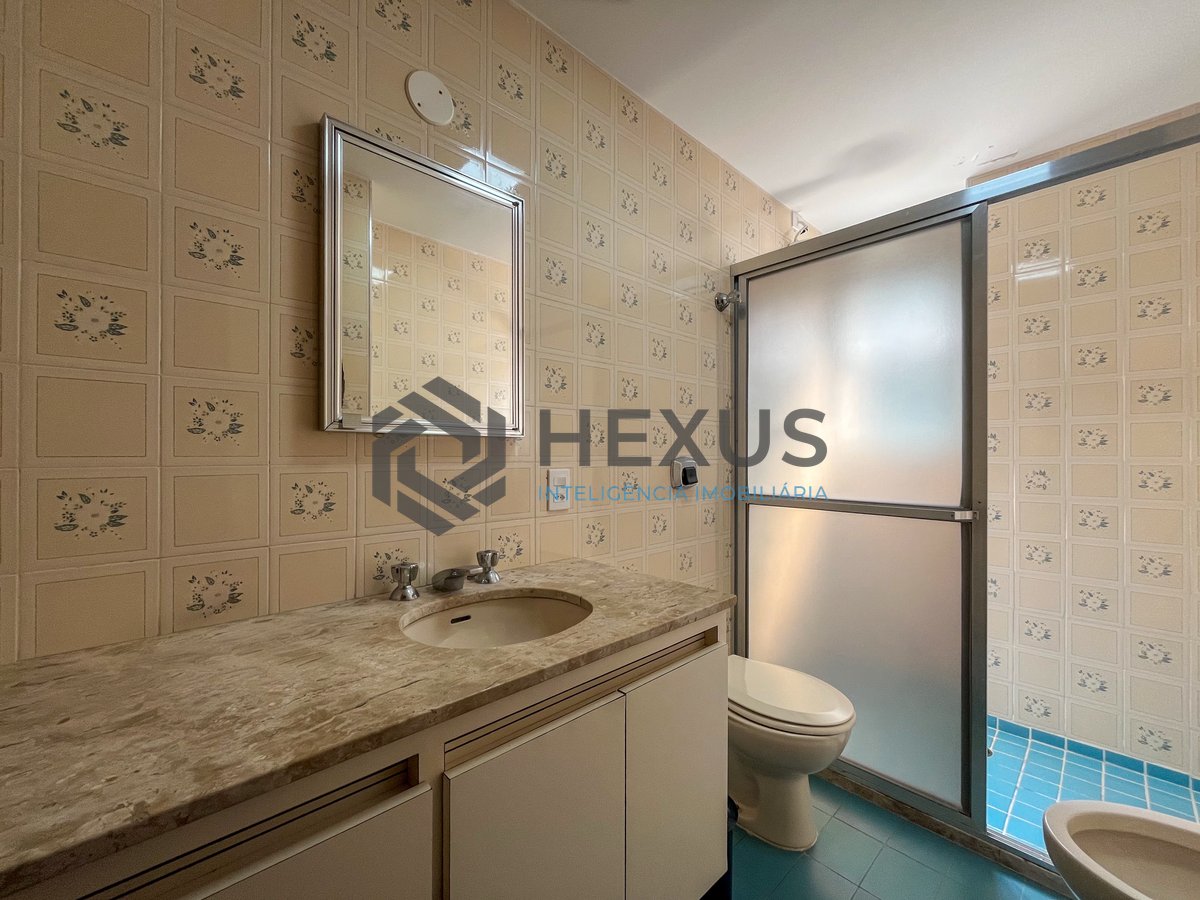 Foto 20 de Apartamento com varanda e lazer na beira mar da praia nas Pitangueiras, Guarujá