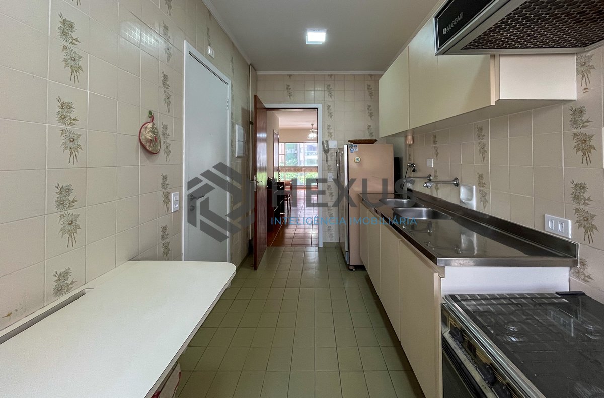 Foto 25 de Apartamento com varanda e lazer na beira mar da praia nas Pitangueiras, Guarujá