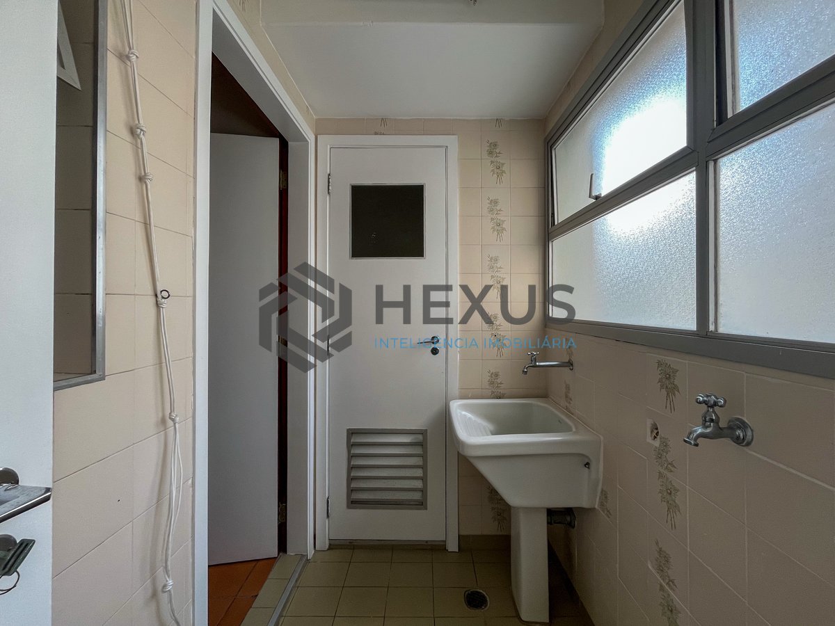 Foto 26 de Apartamento com varanda e lazer na beira mar da praia nas Pitangueiras, Guarujá