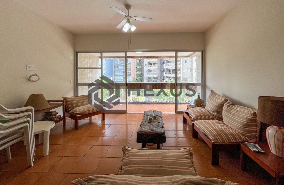 Foto 5 de Apartamento com varanda e lazer na beira mar da praia nas Pitangueiras, Guarujá