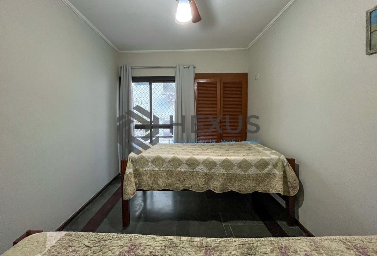 Foto 11 de Apartamento com varanda e lazer a 400m da Praia nas Pitangueiras, Guarujá