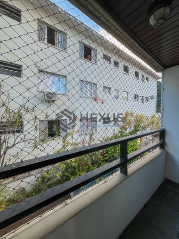 Foto 17 de Apartamento com varanda e lazer a 400m da Praia nas Pitangueiras, Guarujá