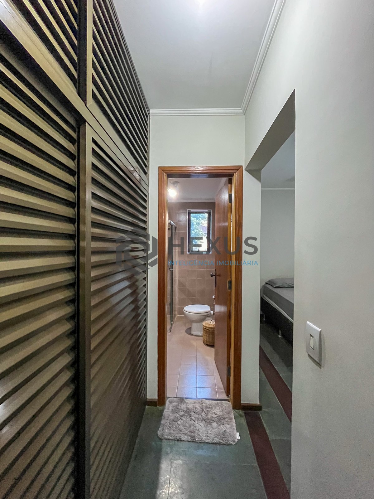 Foto 19 de Apartamento com varanda e lazer a 400m da Praia nas Pitangueiras, Guarujá