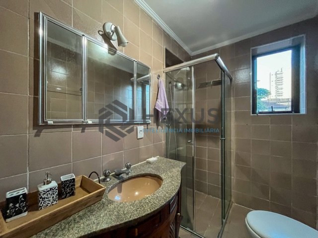 Foto 24 de Apartamento com varanda e lazer a 400m da Praia nas Pitangueiras, Guarujá