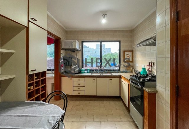 Foto 27 de Apartamento com varanda e lazer a 400m da Praia nas Pitangueiras, Guarujá