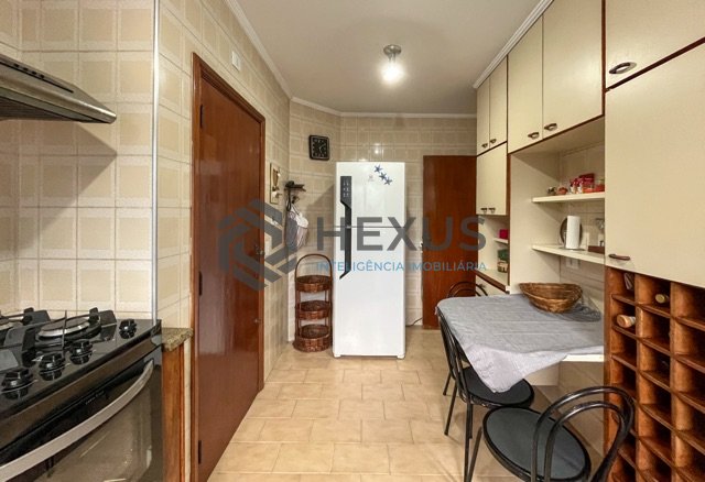 Foto 28 de Apartamento com varanda e lazer a 400m da Praia nas Pitangueiras, Guarujá