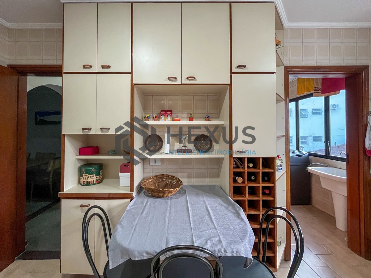 Foto 29 de Apartamento com varanda e lazer a 400m da Praia nas Pitangueiras, Guarujá