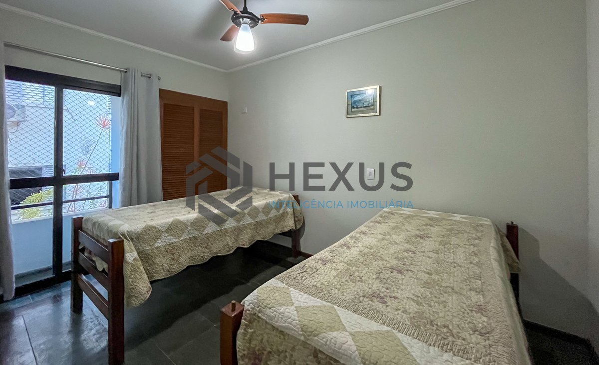 Foto 10 de Apartamento com varanda e lazer a 400m da Praia nas Pitangueiras, Guarujá