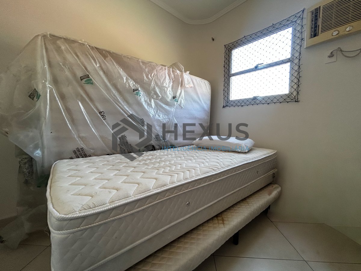 Foto 15 de Apartamento reformado com varanda a 400m da praia na Enseada, Guarujá