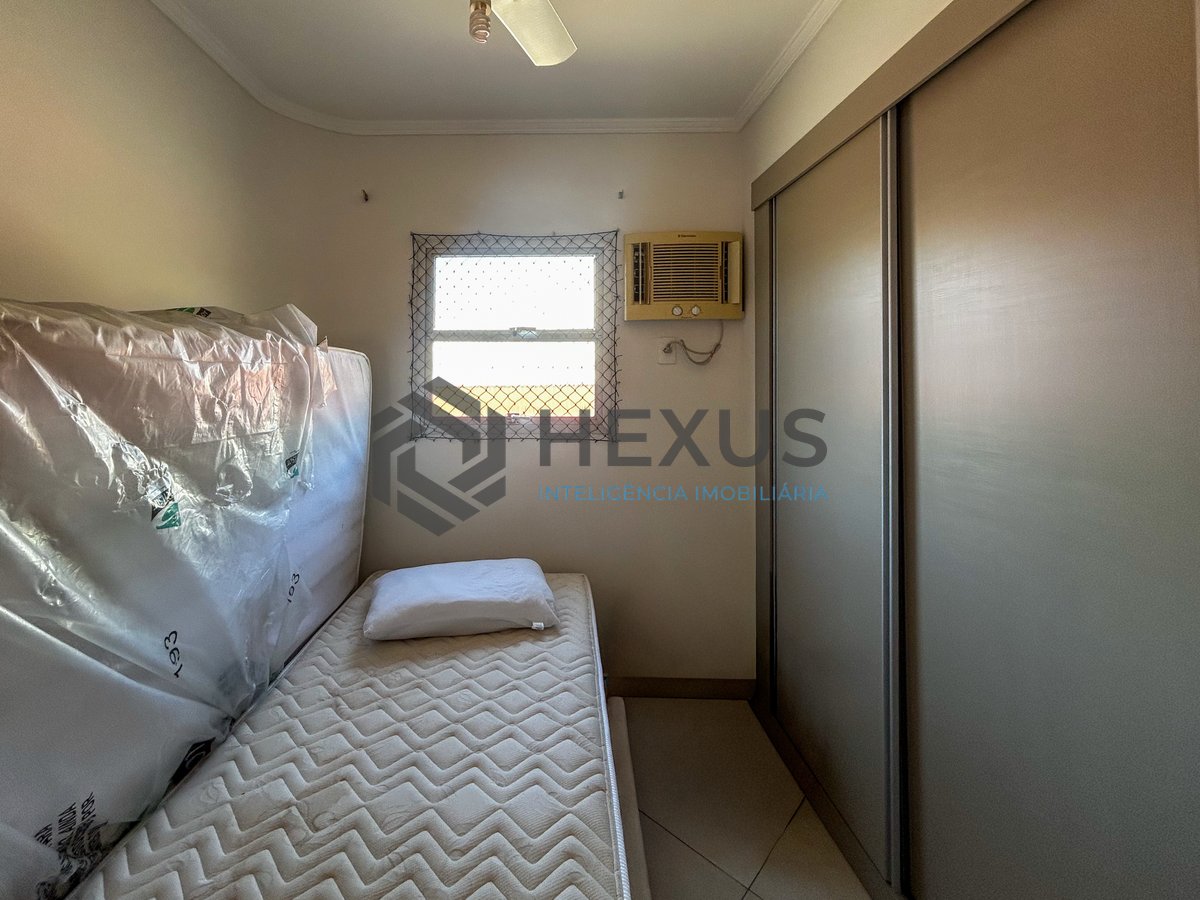 Foto 17 de Apartamento reformado com varanda a 400m da praia na Enseada, Guarujá