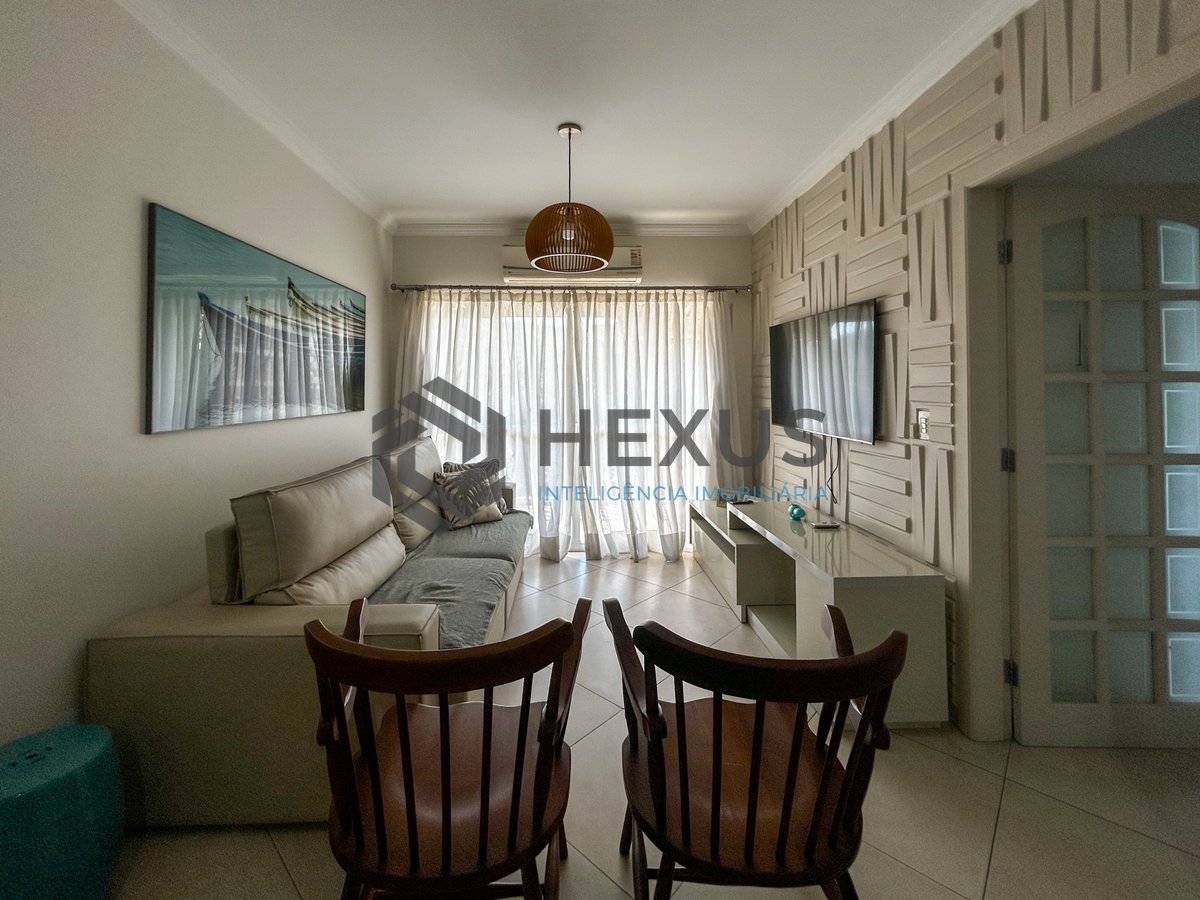 Foto 3 de Apartamento reformado com varanda a 400m da praia na Enseada, Guarujá