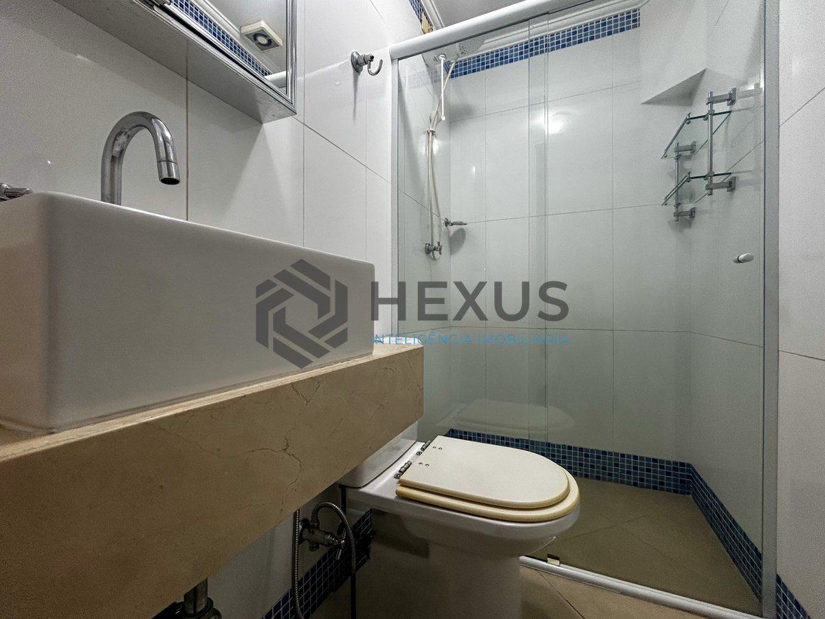Foto 25 de Apartamento reformado com varanda a 400m da praia na Enseada, Guarujá