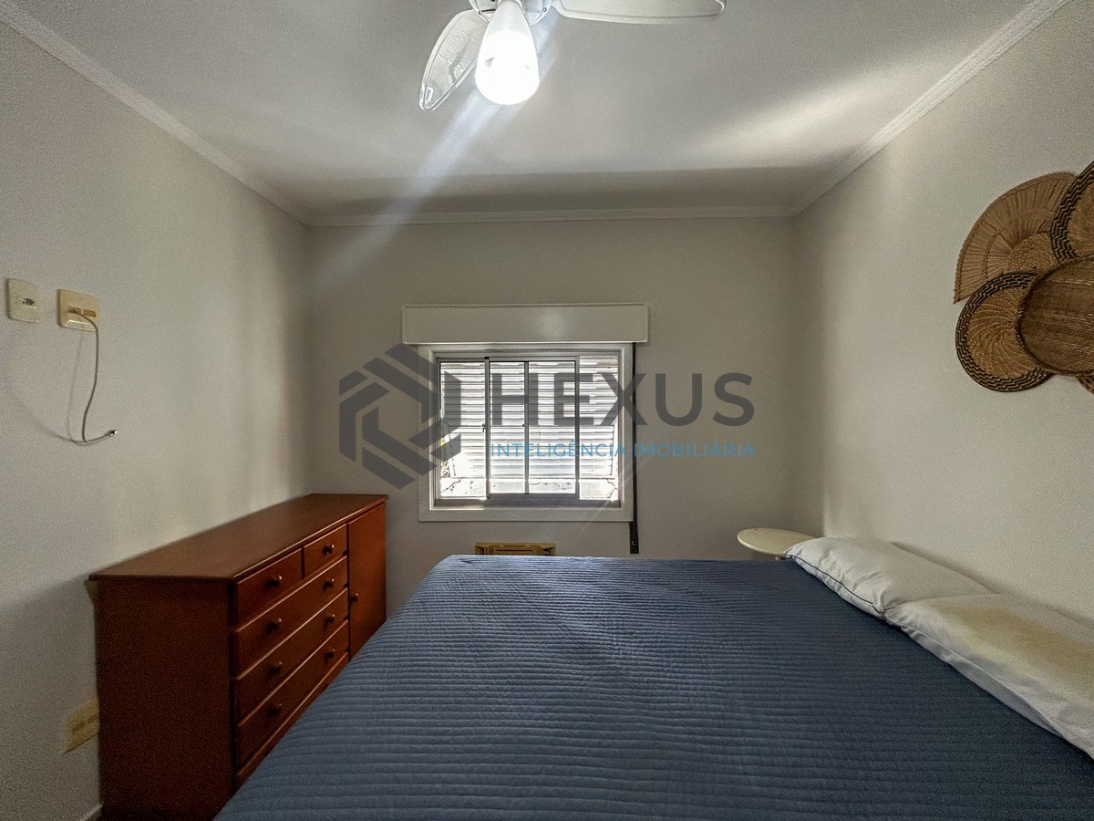Foto 27 de Apartamento reformado com varanda a 400m da praia na Enseada, Guarujá