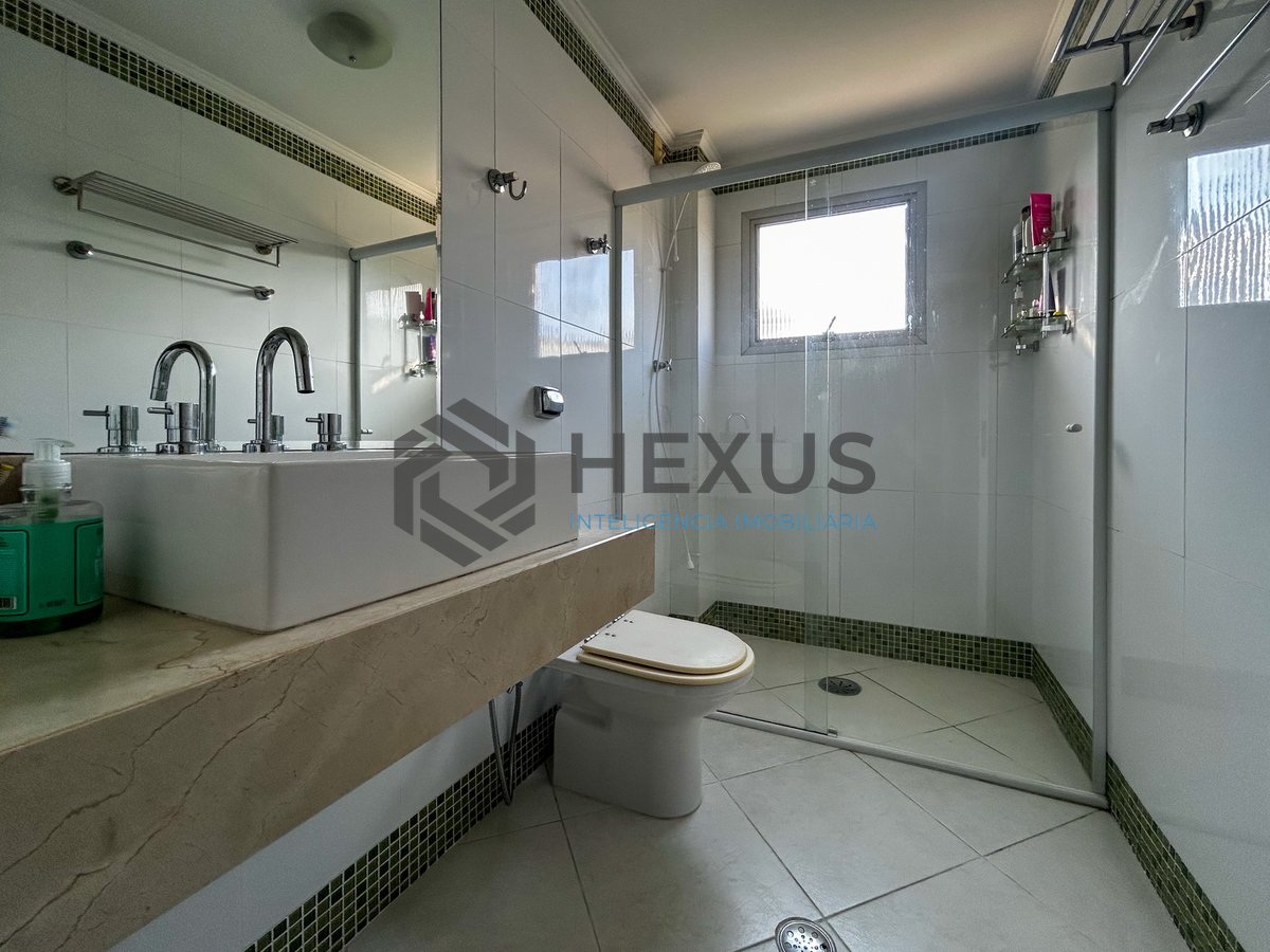 Foto 31 de Apartamento reformado com varanda a 400m da praia na Enseada, Guarujá