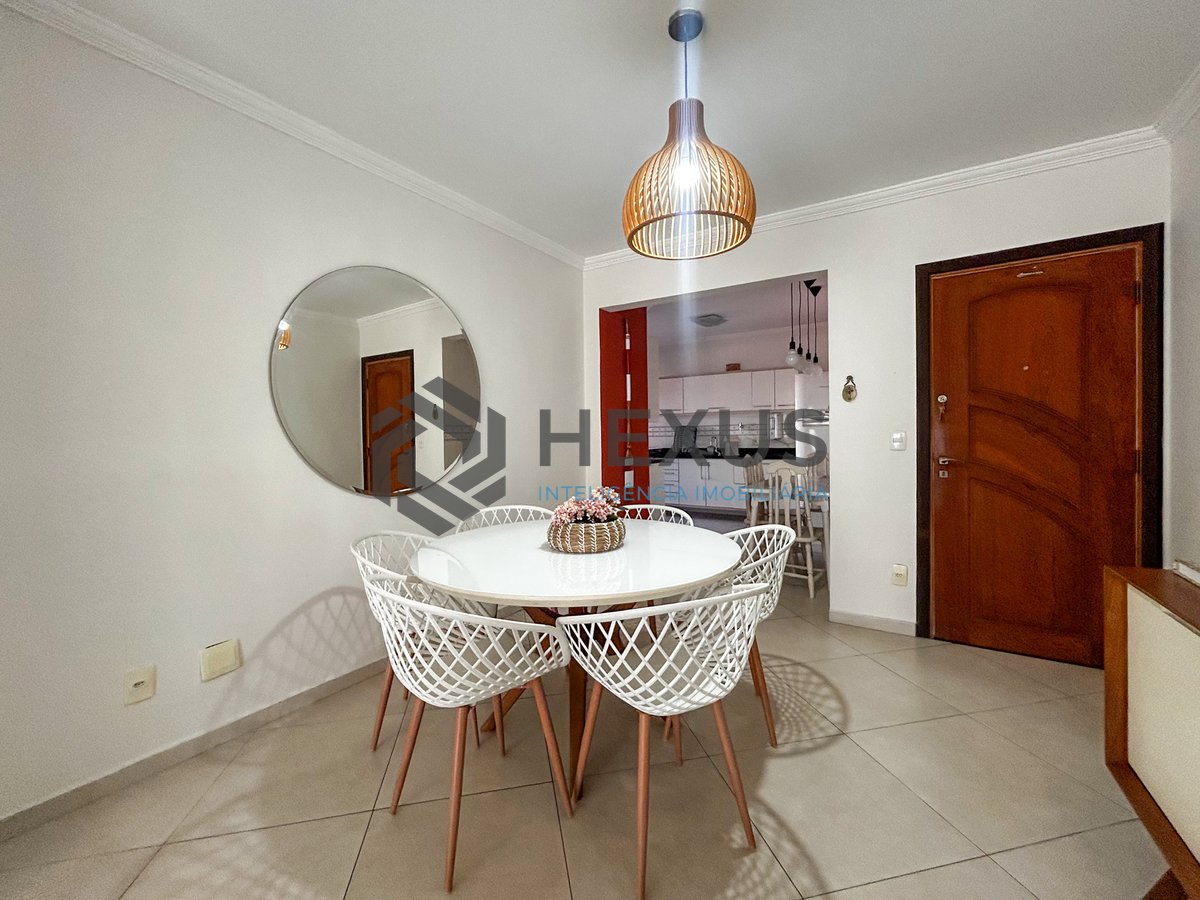 Foto 6 de Apartamento reformado com varanda a 400m da praia na Enseada, Guarujá