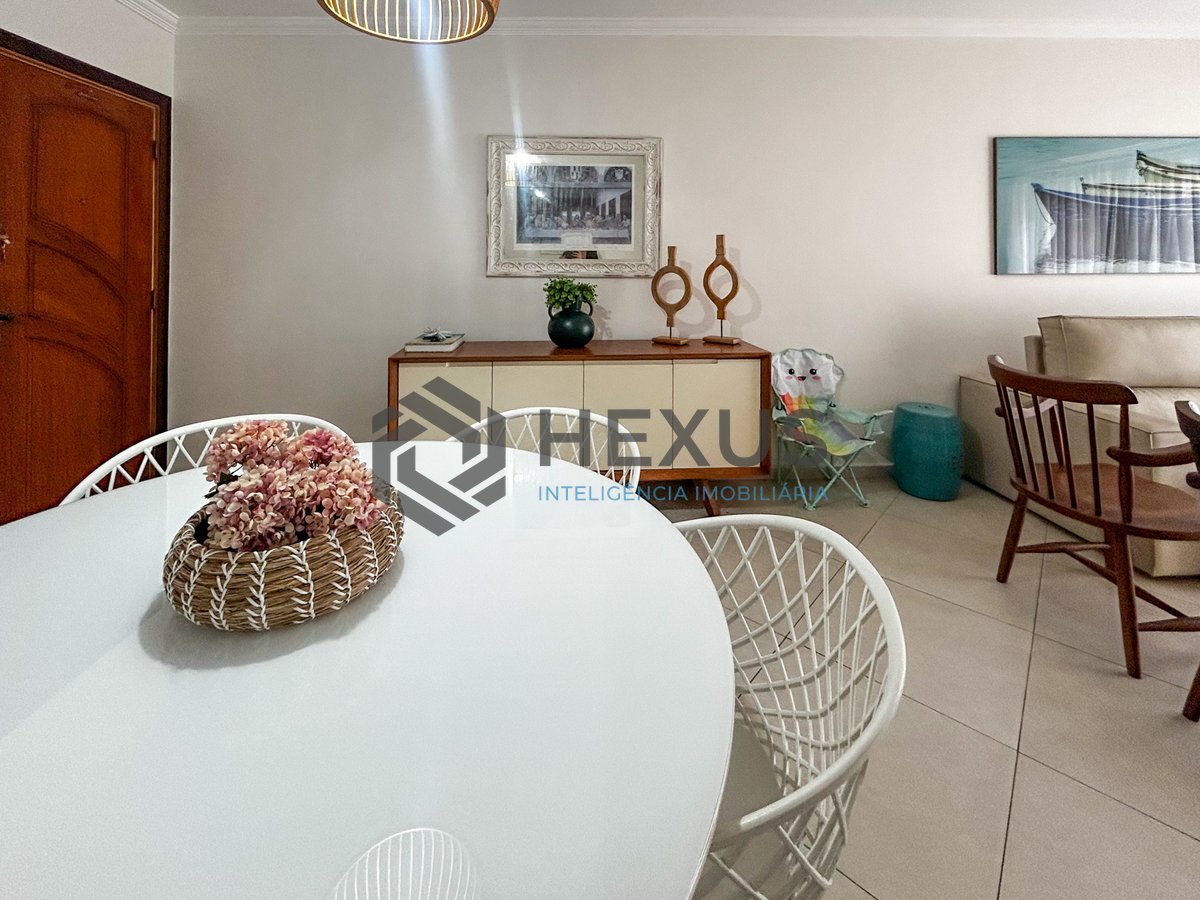 Foto 7 de Apartamento reformado com varanda a 400m da praia na Enseada, Guarujá