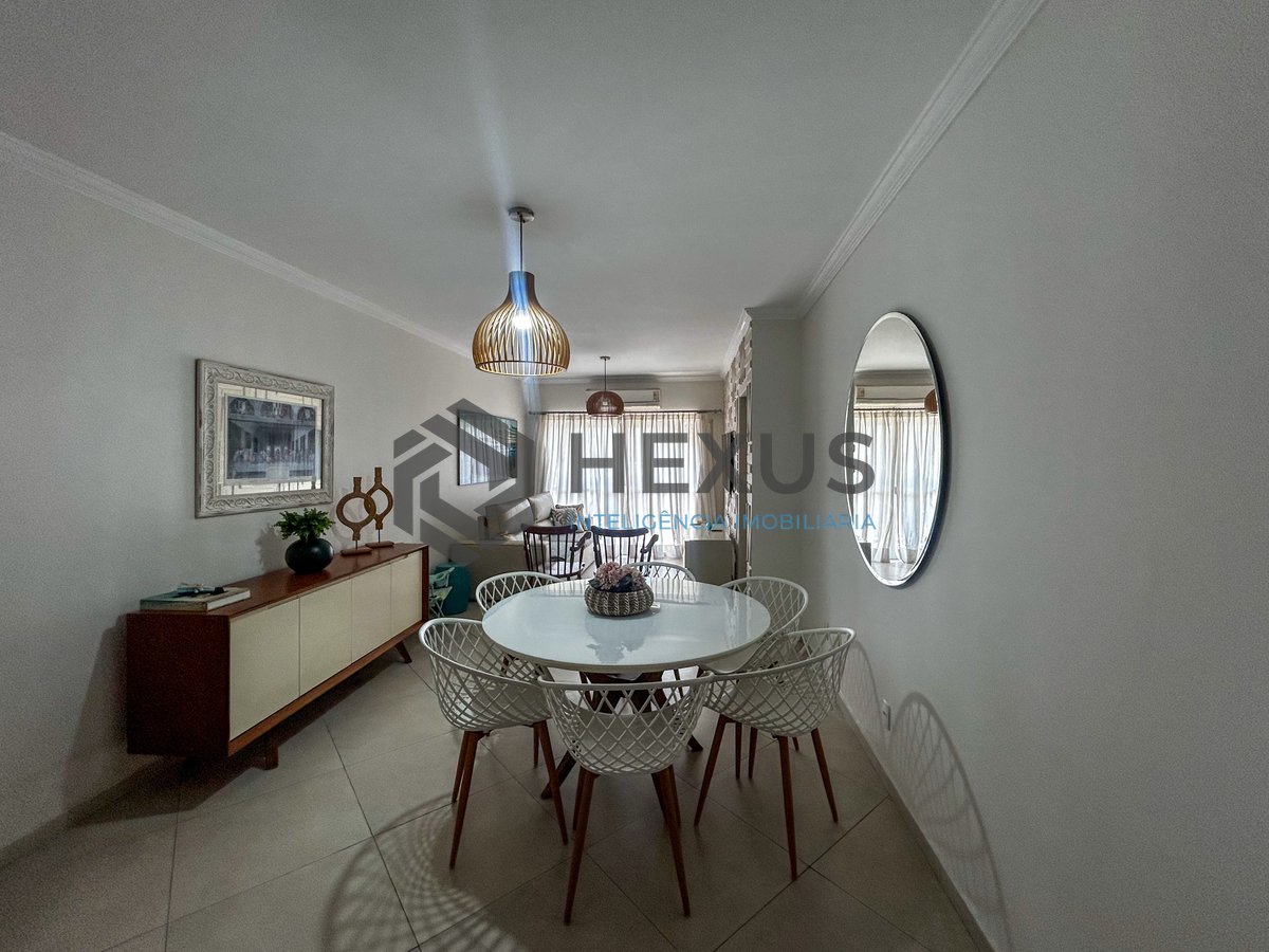 Foto 9 de Apartamento reformado com varanda a 400m da praia na Enseada, Guarujá