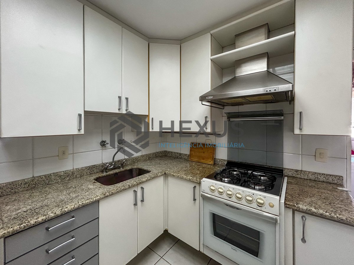 Foto 7 de Apartamento com varanda e lazer a 400m da praia na Enseada, Guarujá