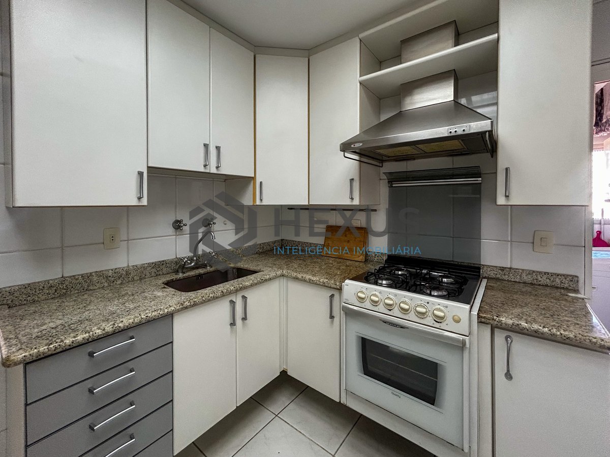 Foto 8 de Apartamento com varanda e lazer a 400m da praia na Enseada, Guarujá