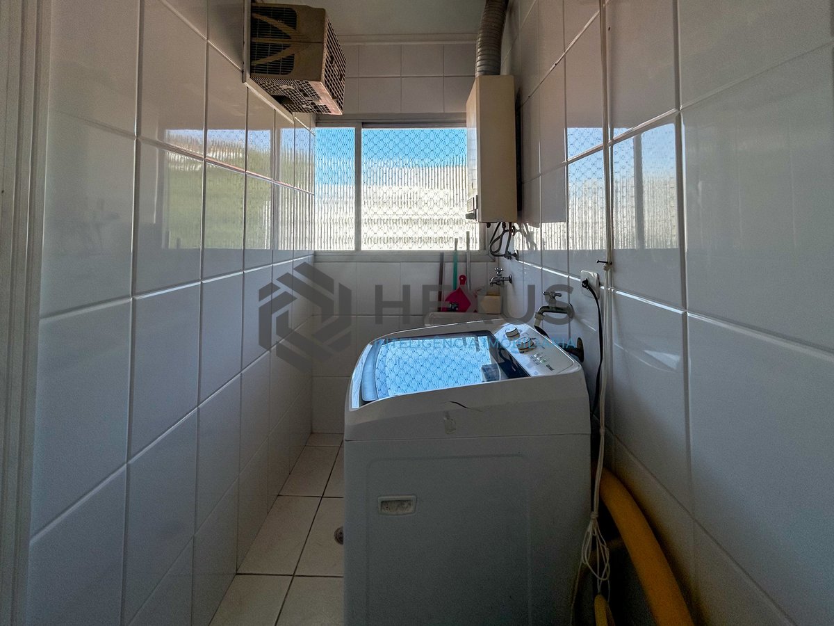 Foto 10 de Apartamento com varanda e lazer a 400m da praia na Enseada, Guarujá