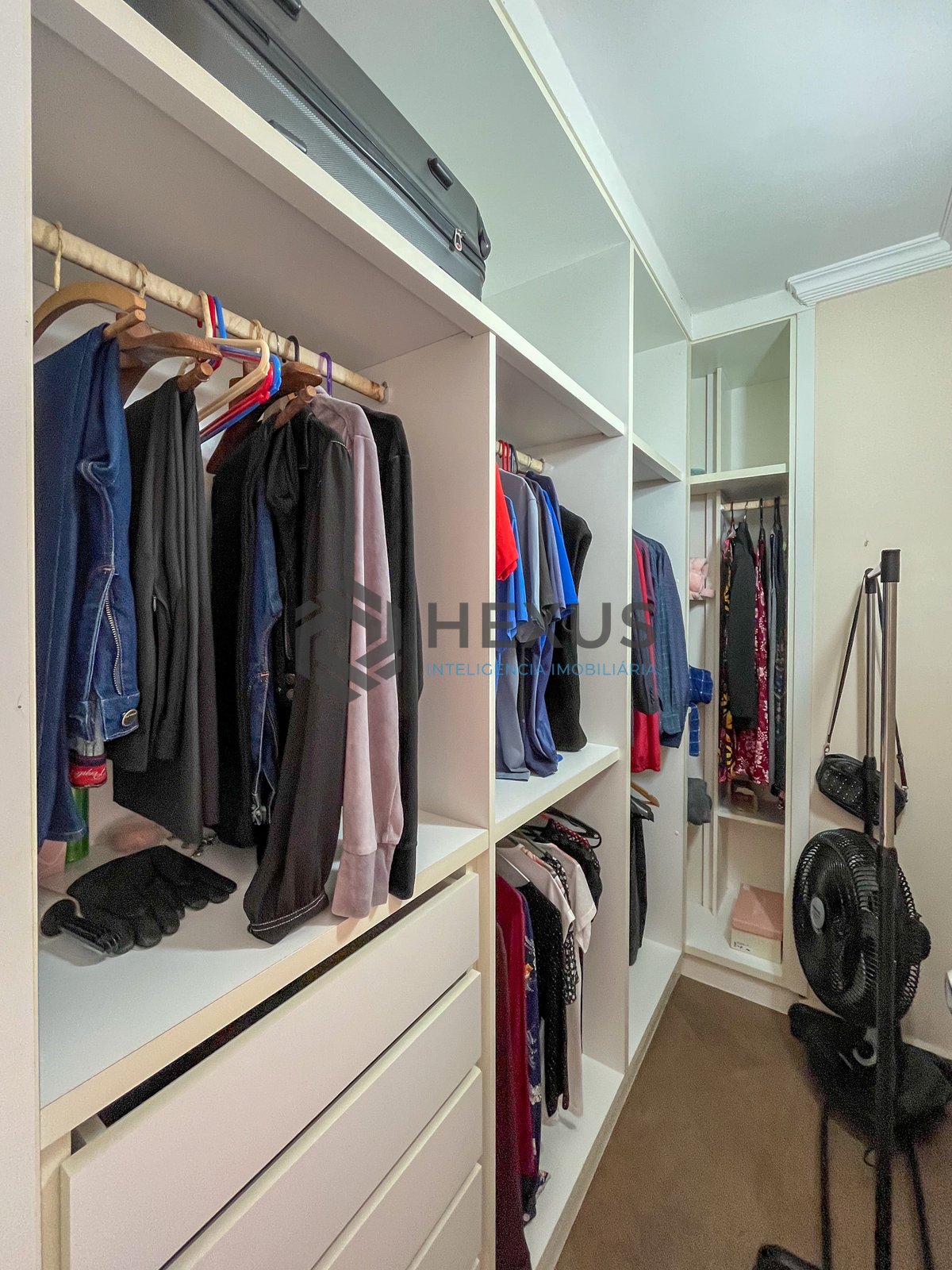 Foto 20 de Apartamento reformado a 1 quadra da praia nas Pitangueiras, Guarujá