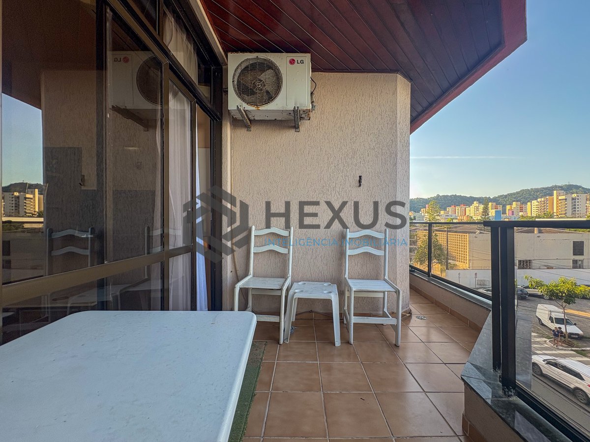 Foto 2 de Apartamento com varanda vista mar a 50m da praia na Enseada, Guarujá