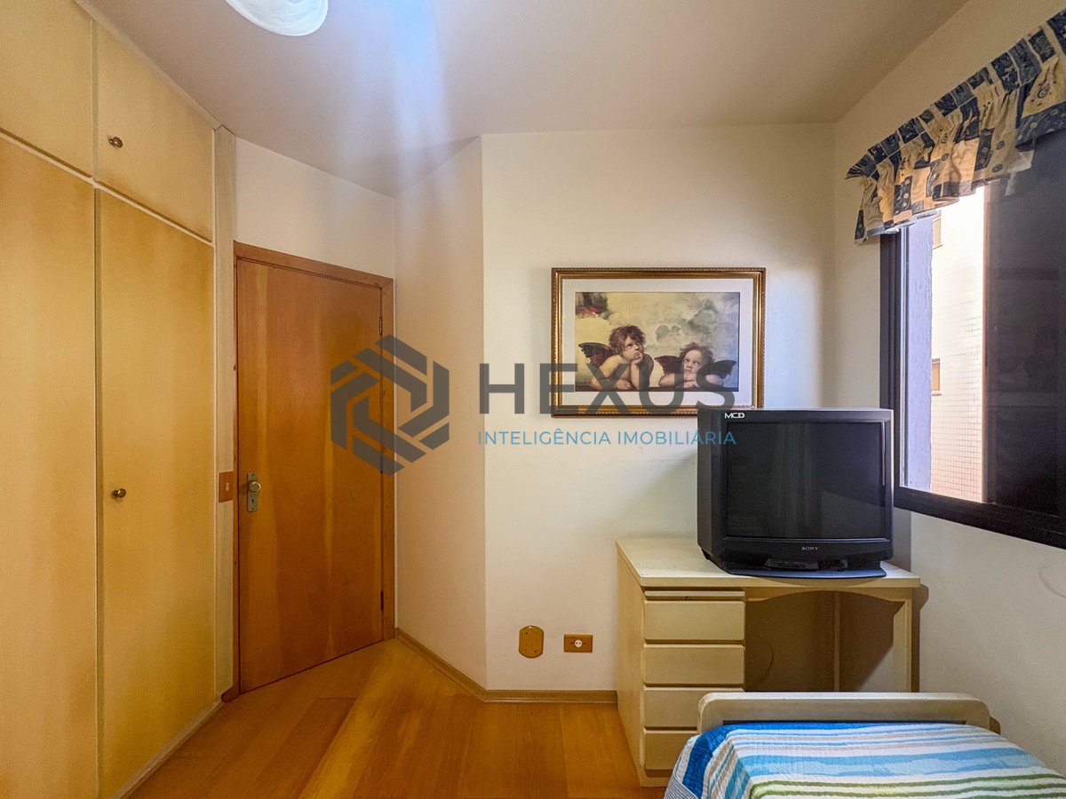 Foto 14 de Apartamento com varanda vista mar a 50m da praia na Enseada, Guarujá
