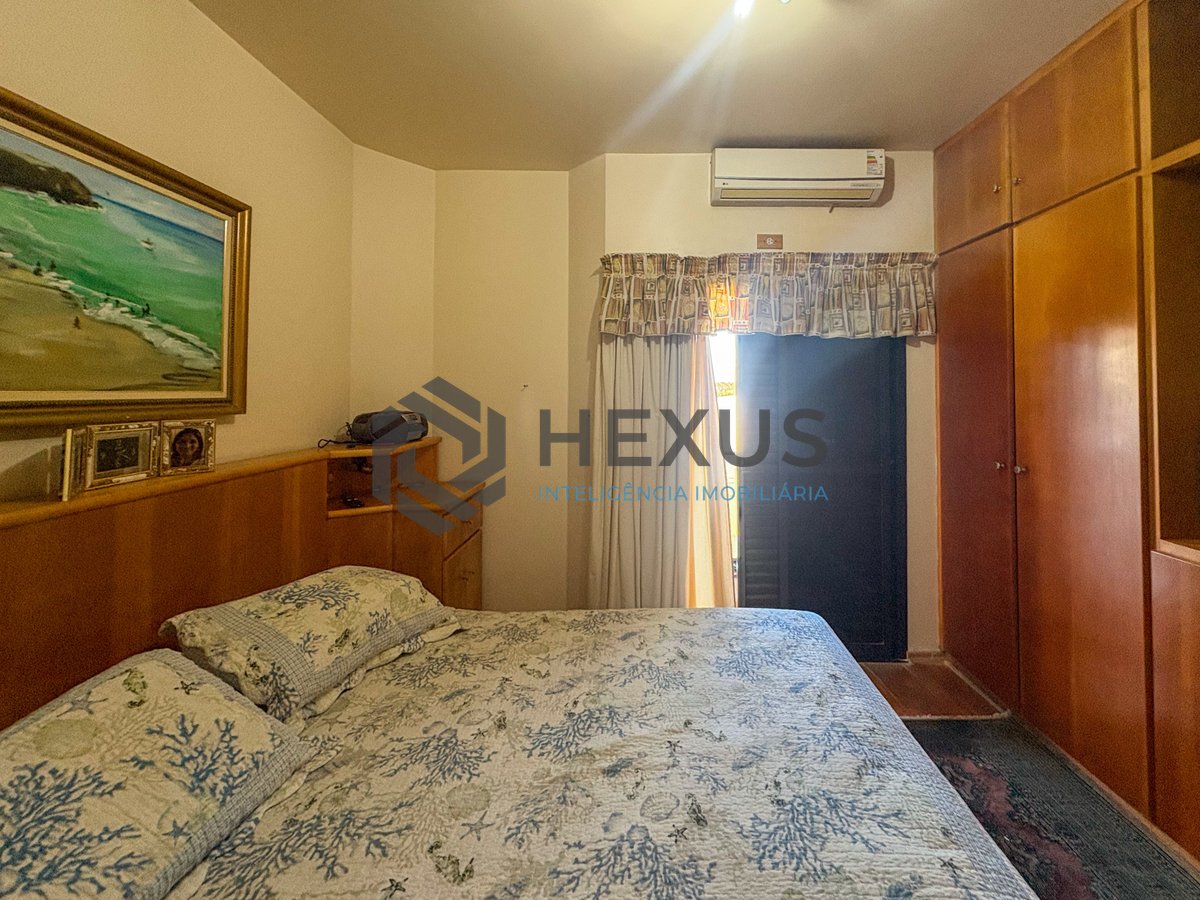 Foto 18 de Apartamento com varanda vista mar a 50m da praia na Enseada, Guarujá