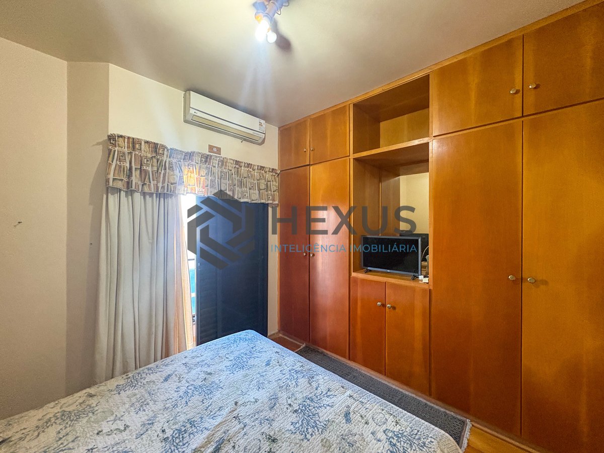 Foto 19 de Apartamento com varanda vista mar a 50m da praia na Enseada, Guarujá