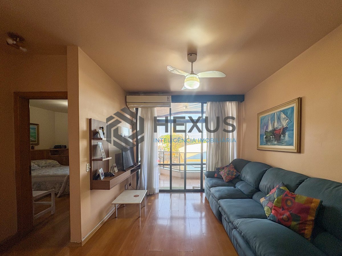 Foto 3 de Apartamento com varanda vista mar a 50m da praia na Enseada, Guarujá