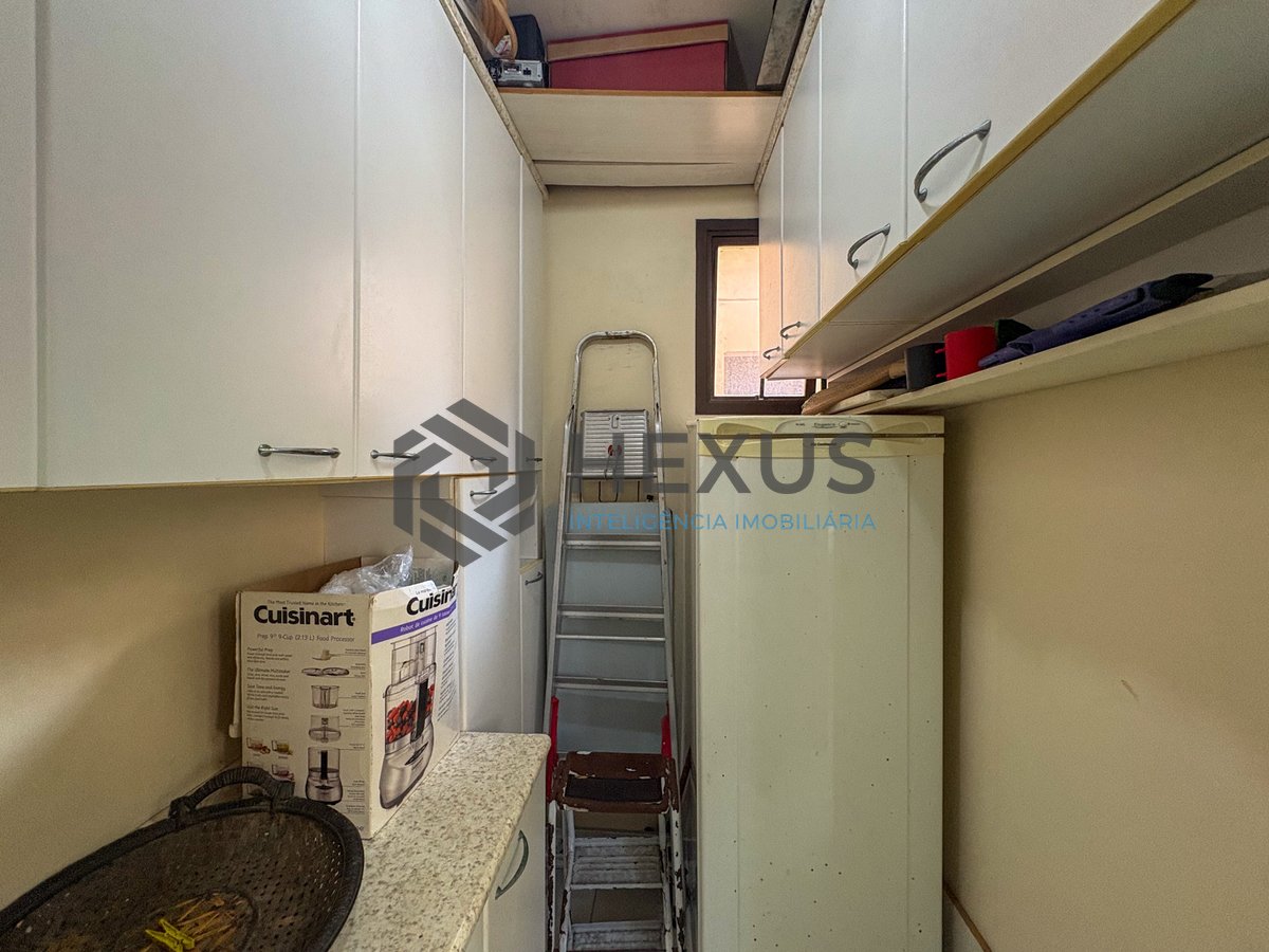 Foto 21 de Apartamento com varanda vista mar a 50m da praia na Enseada, Guarujá