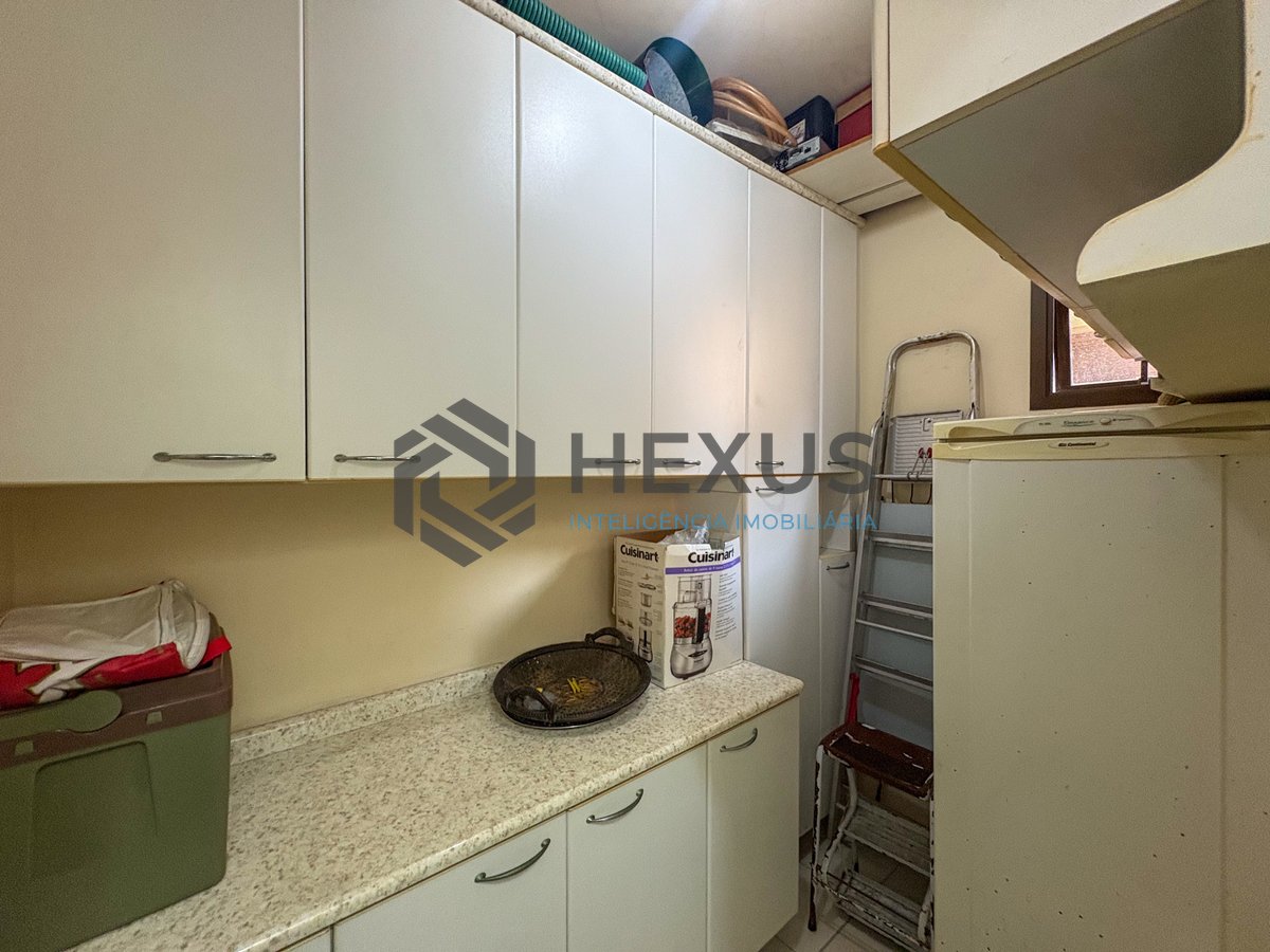 Foto 23 de Apartamento com varanda vista mar a 50m da praia na Enseada, Guarujá